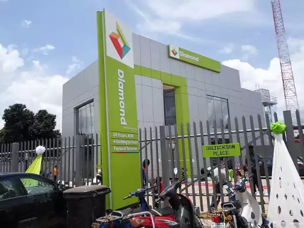 Customers besiege Diamond Bank branches over trapped monie